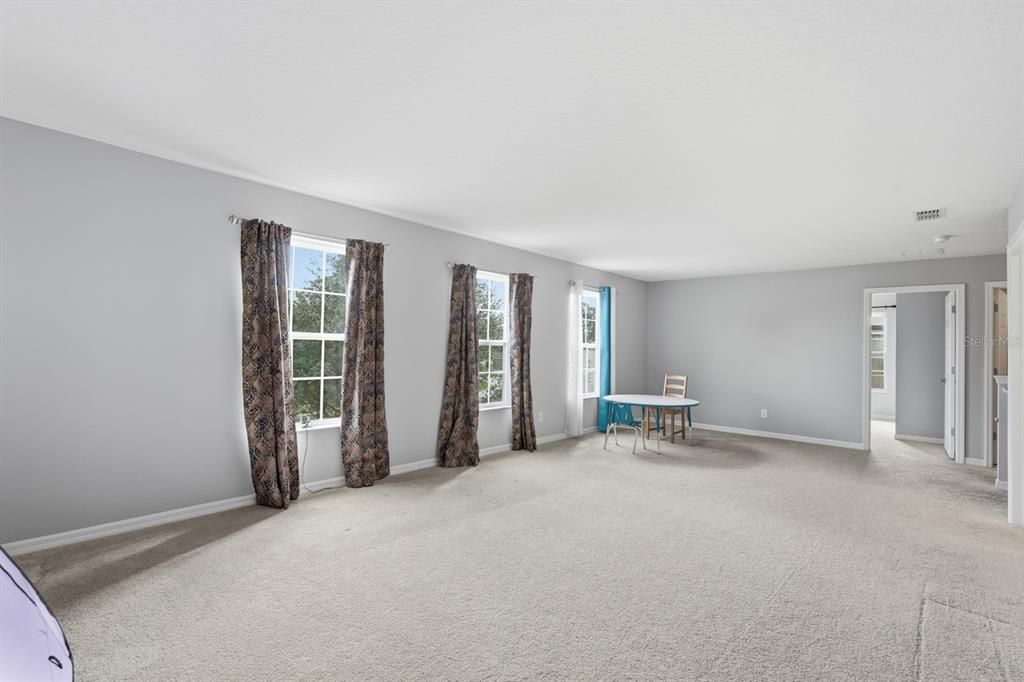 For Sale: $499,999 (5 beds, 2 baths, 3390 Square Feet)