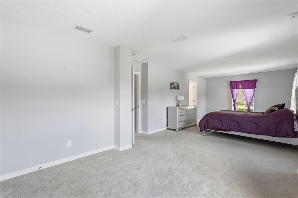 For Sale: $499,999 (5 beds, 2 baths, 3390 Square Feet)