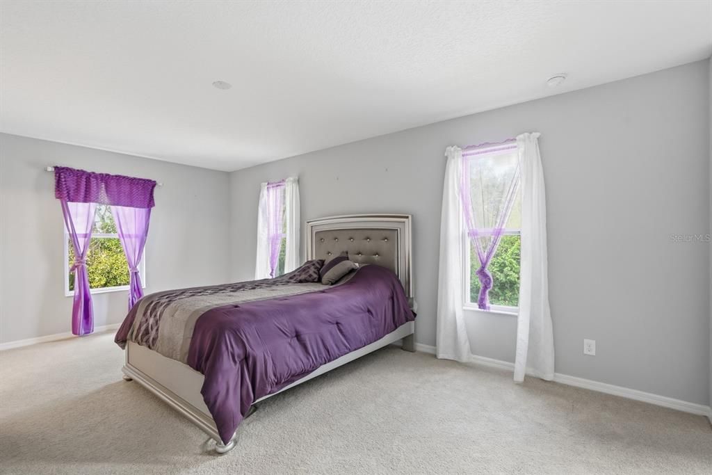 For Sale: $499,999 (5 beds, 2 baths, 3390 Square Feet)