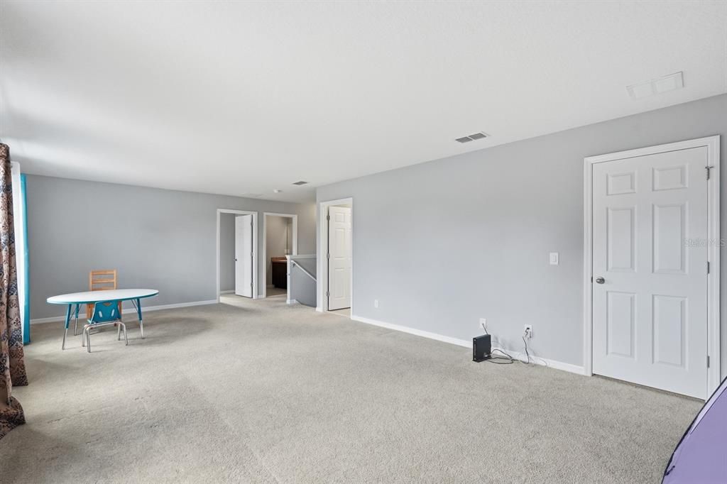 For Sale: $499,999 (5 beds, 2 baths, 3390 Square Feet)