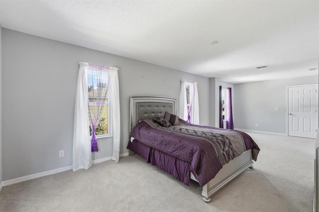 For Sale: $499,999 (5 beds, 2 baths, 3390 Square Feet)