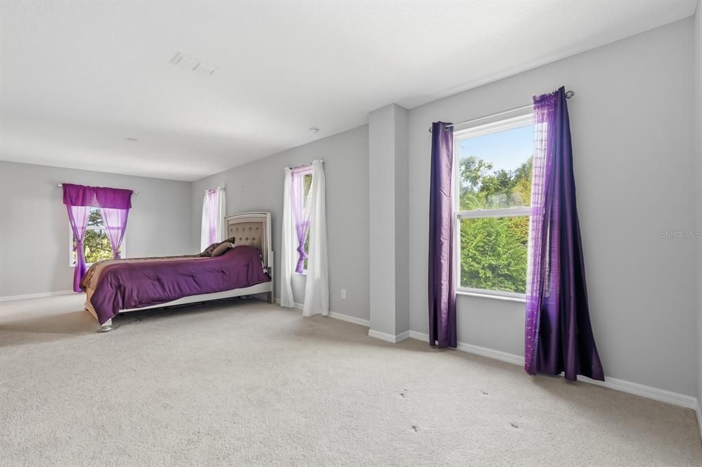 For Sale: $499,999 (5 beds, 2 baths, 3390 Square Feet)