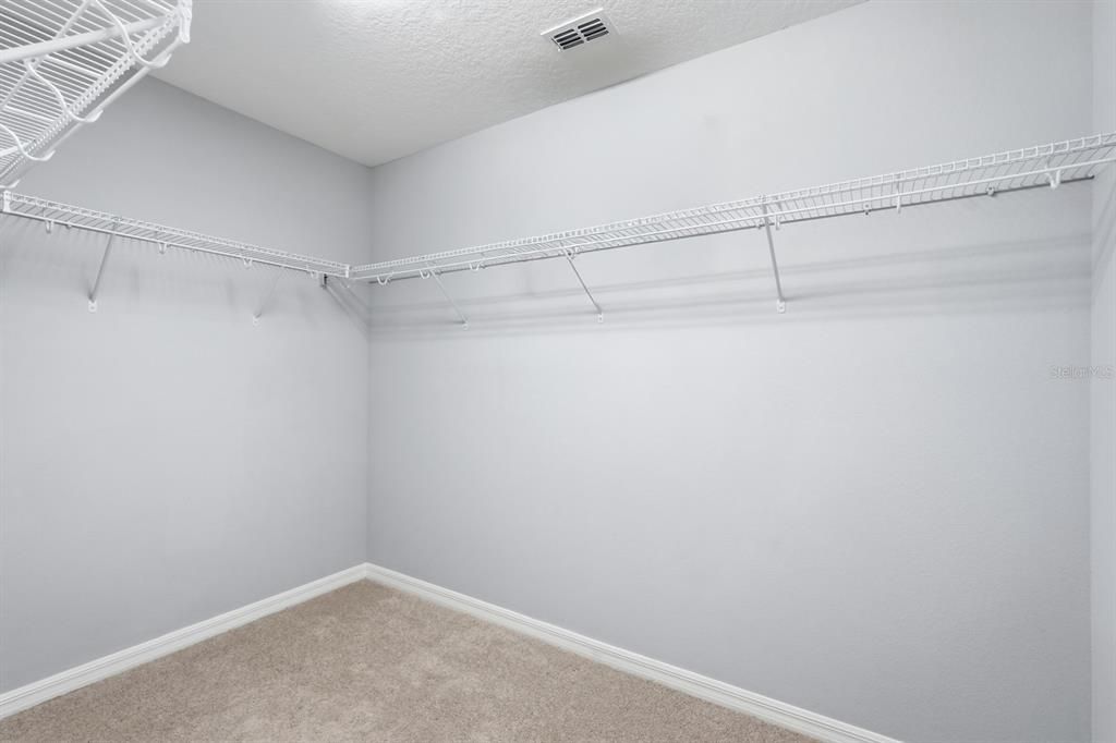 For Sale: $499,999 (5 beds, 2 baths, 3390 Square Feet)