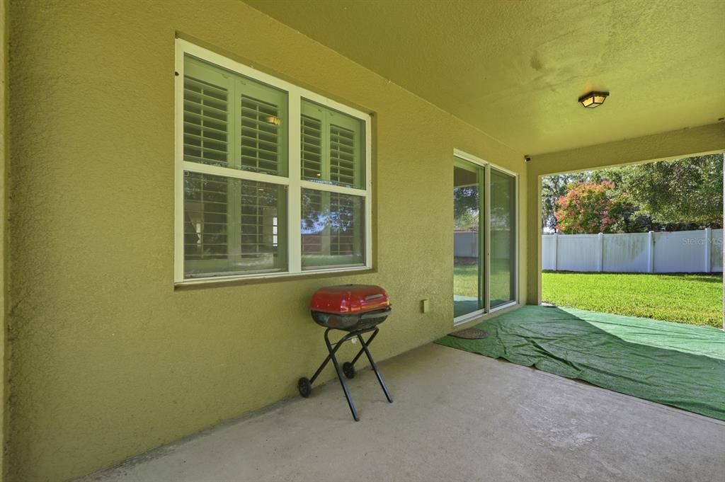 For Sale: $499,999 (5 beds, 2 baths, 3390 Square Feet)