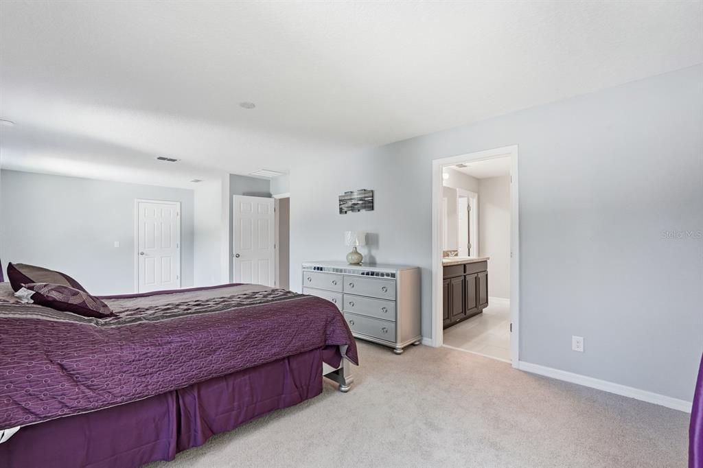 For Sale: $499,999 (5 beds, 2 baths, 3390 Square Feet)