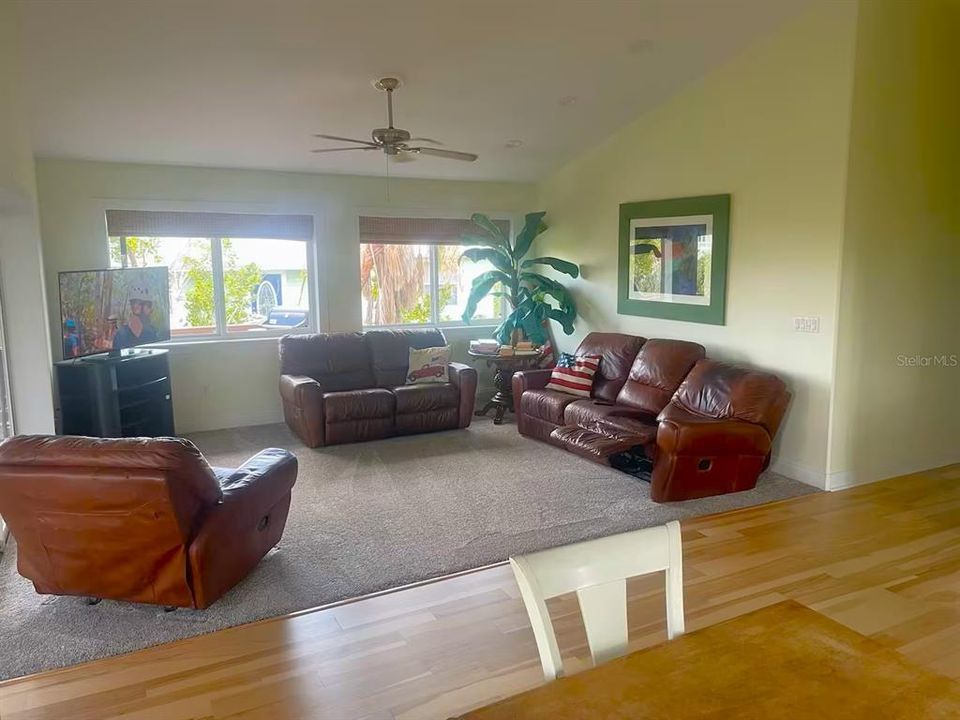 For Sale: $675,000 (3 beds, 2 baths, 1260 Square Feet)