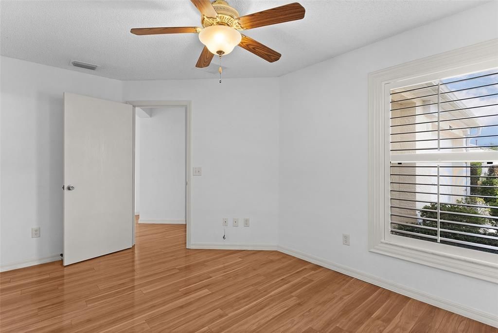 For Sale: $300,000 (2 beds, 2 baths, 1186 Square Feet)