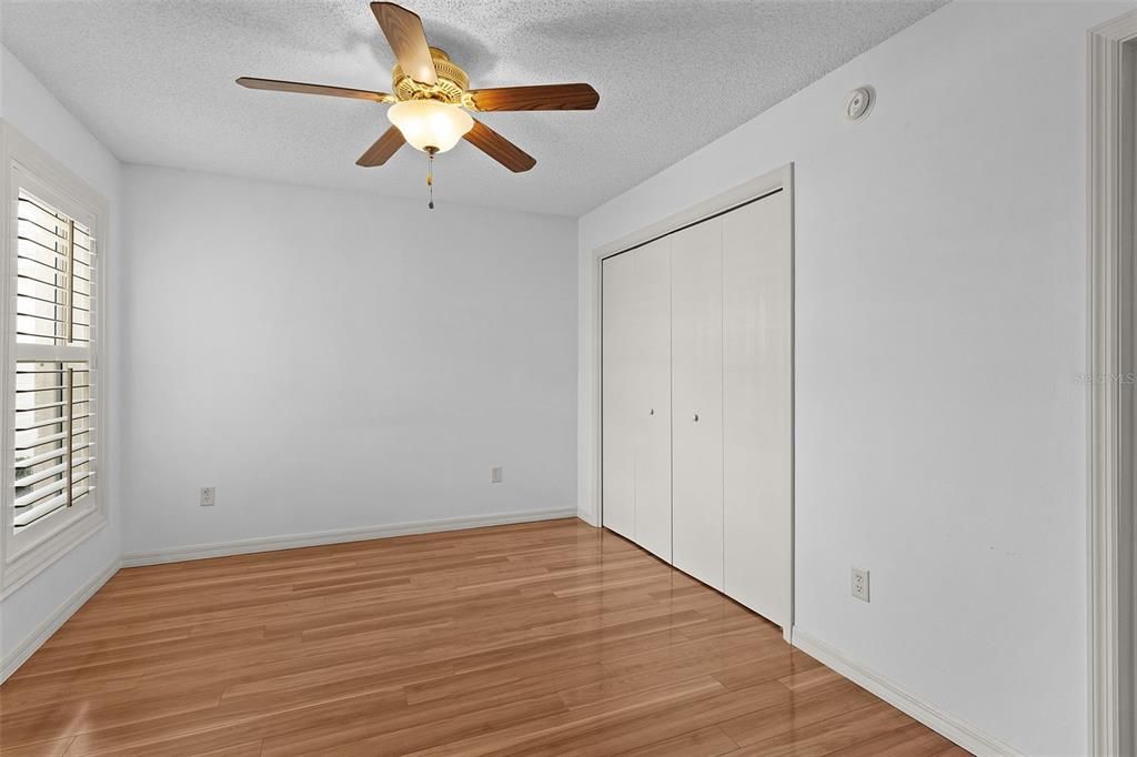 For Sale: $300,000 (2 beds, 2 baths, 1186 Square Feet)