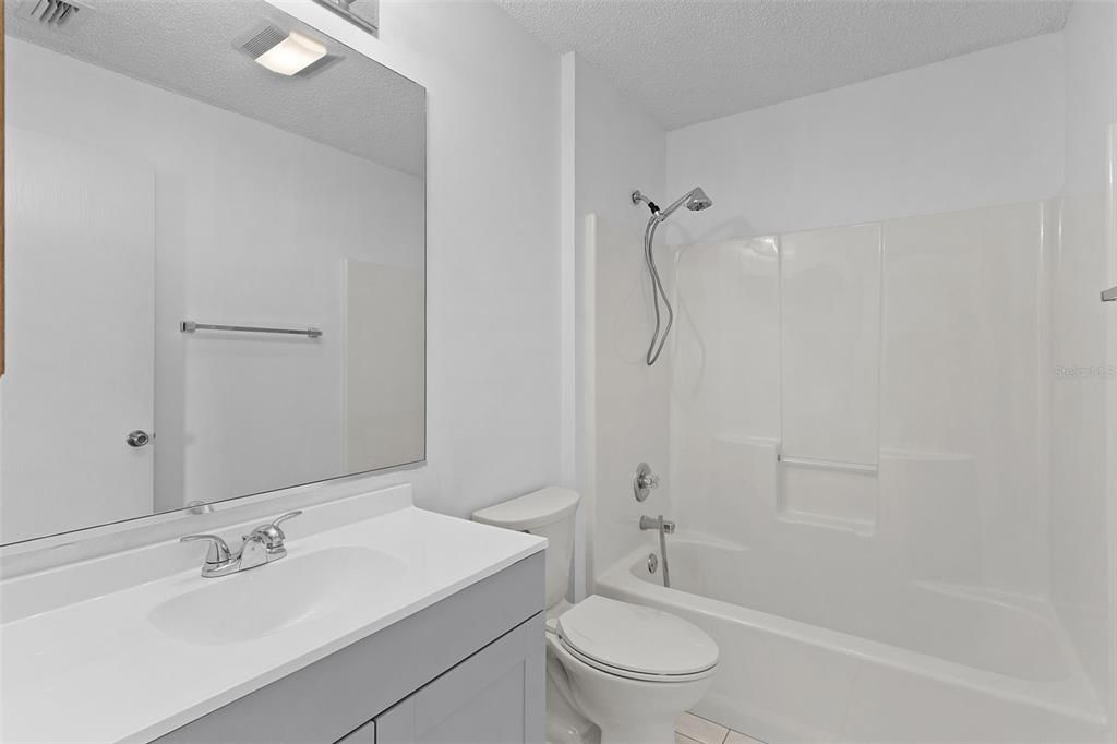 For Sale: $300,000 (2 beds, 2 baths, 1186 Square Feet)