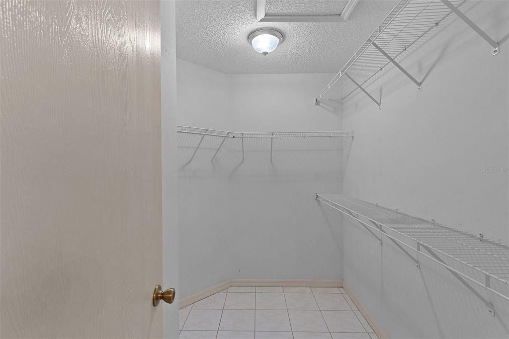 For Sale: $300,000 (2 beds, 2 baths, 1186 Square Feet)