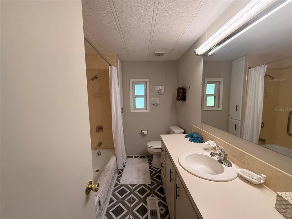 待售: $119,000 (2 贝兹, 2 浴室, 960 平方英尺)