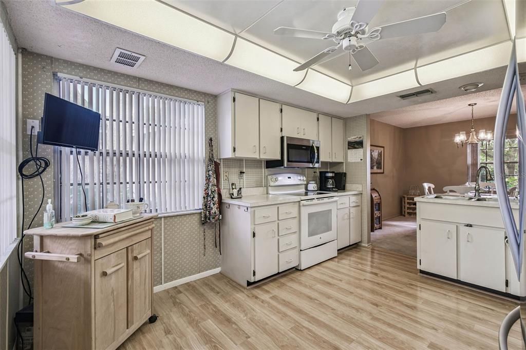 For Sale: $295,000 (3 beds, 2 baths, 1572 Square Feet)