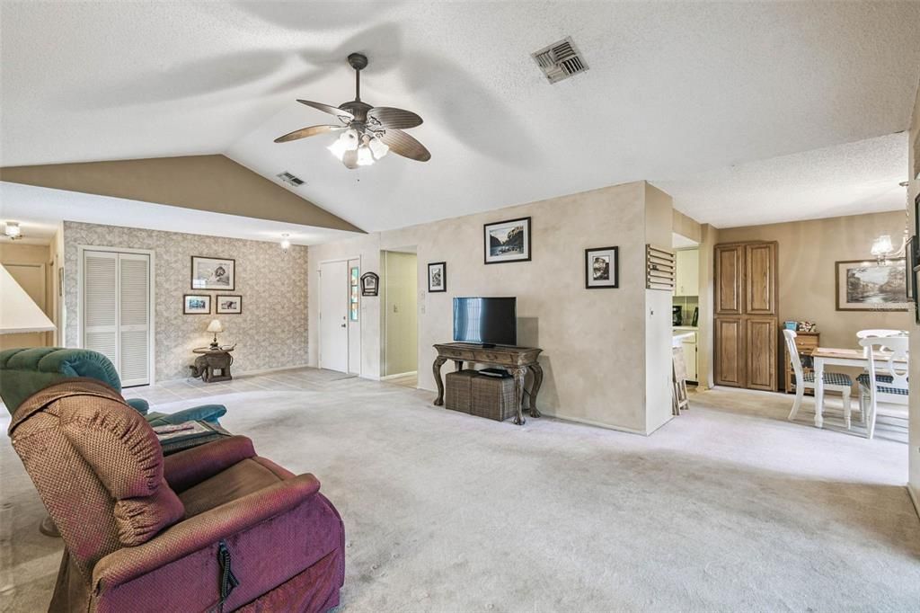 For Sale: $295,000 (3 beds, 2 baths, 1572 Square Feet)