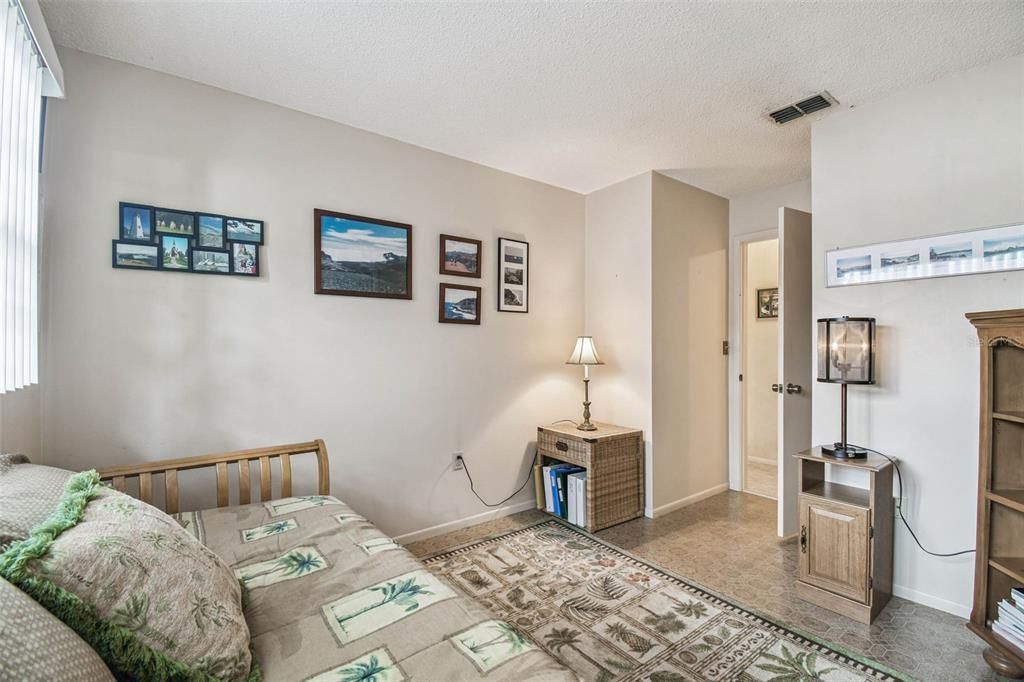 For Sale: $295,000 (3 beds, 2 baths, 1572 Square Feet)