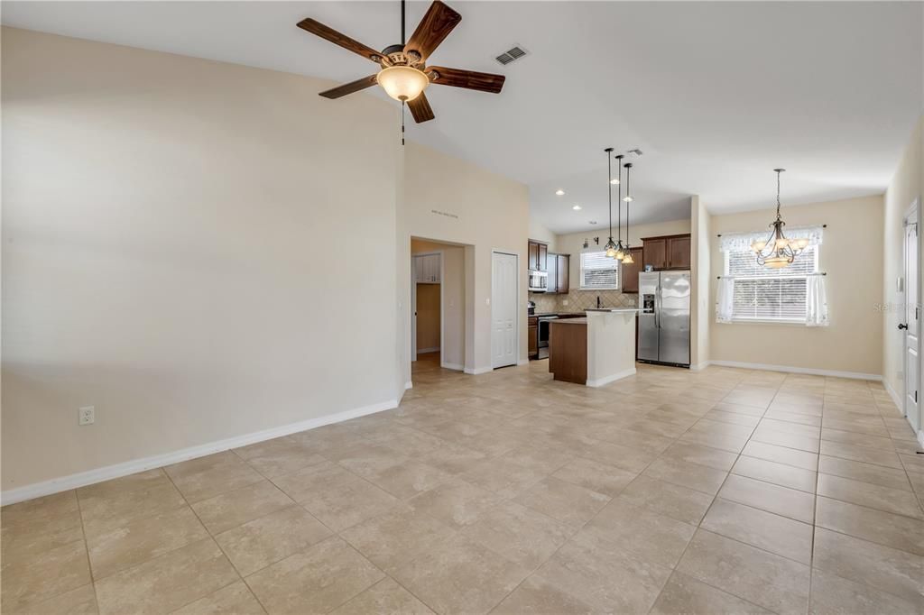 For Sale: $369,900 (3 beds, 2 baths, 1469 Square Feet)