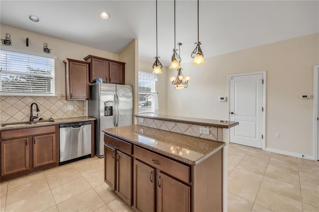 For Sale: $369,900 (3 beds, 2 baths, 1469 Square Feet)