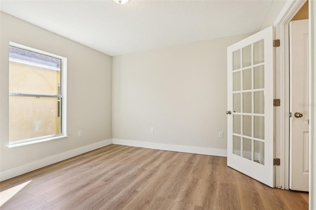 合同活跃: $339,900 (4 贝兹, 2 浴室, 2268 平方英尺)