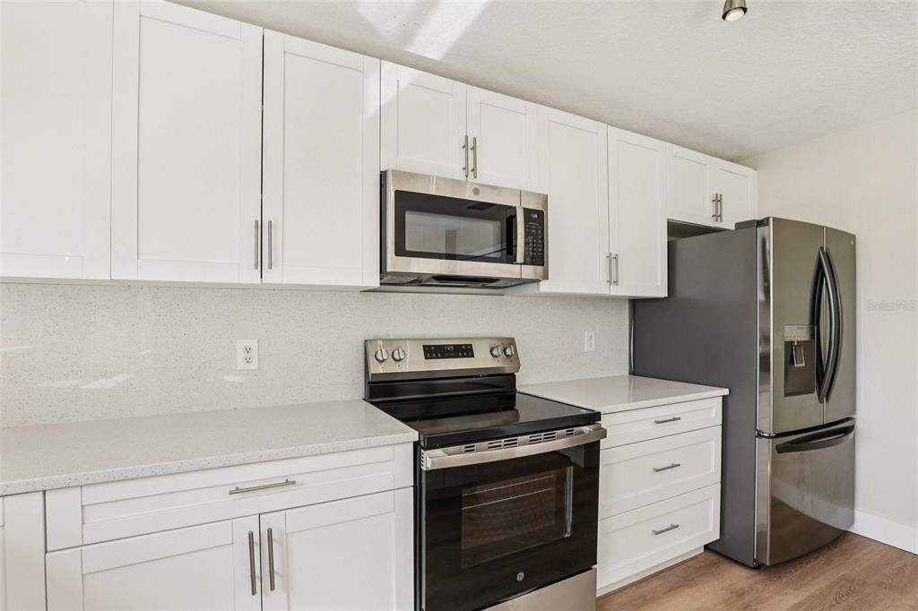 合同活跃: $339,900 (4 贝兹, 2 浴室, 2268 平方英尺)