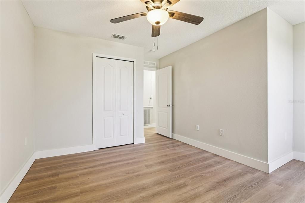 合同活跃: $339,900 (4 贝兹, 2 浴室, 2268 平方英尺)