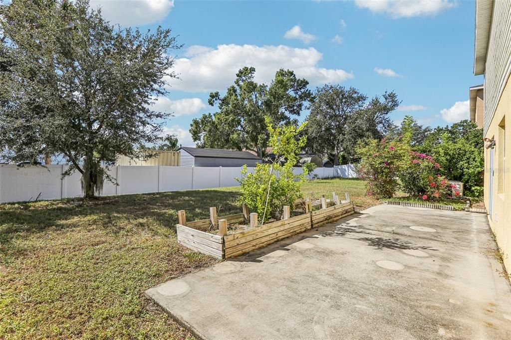 合同活跃: $339,900 (4 贝兹, 2 浴室, 2268 平方英尺)