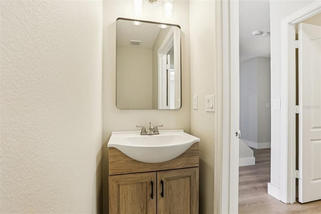 合同活跃: $339,900 (4 贝兹, 2 浴室, 2268 平方英尺)