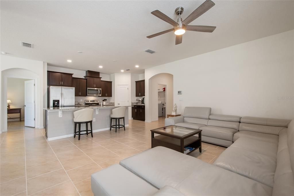 En Venta: $525,000 (4 camas, 3 baños, 2142 Pies cuadrados)