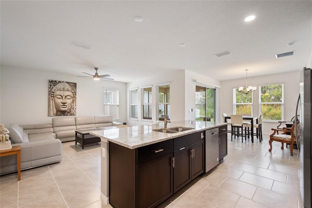 En Venta: $525,000 (4 camas, 3 baños, 2142 Pies cuadrados)