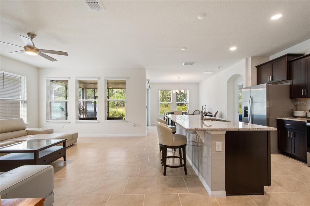 En Venta: $525,000 (4 camas, 3 baños, 2142 Pies cuadrados)