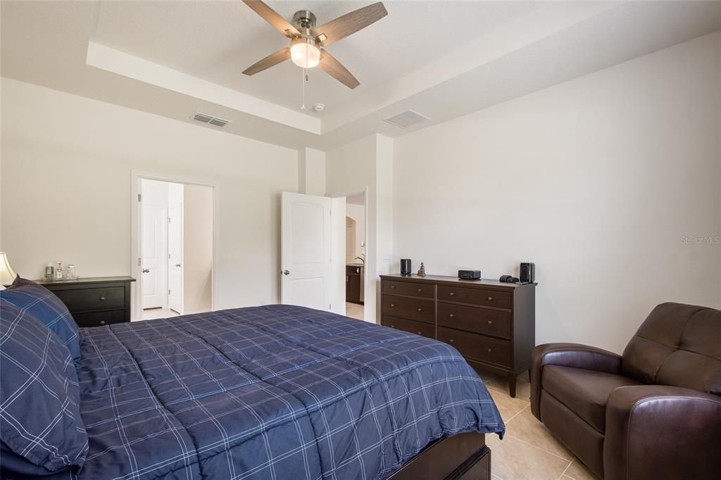 En Venta: $525,000 (4 camas, 3 baños, 2142 Pies cuadrados)