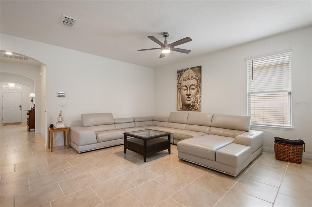 En Venta: $525,000 (4 camas, 3 baños, 2142 Pies cuadrados)