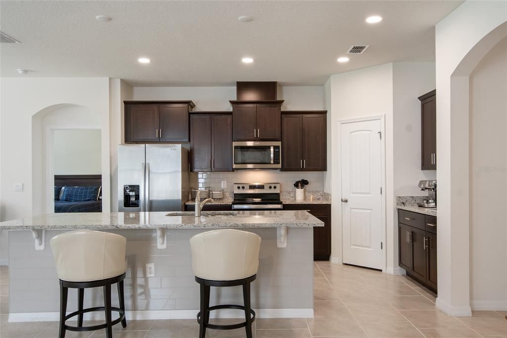 En Venta: $525,000 (4 camas, 3 baños, 2142 Pies cuadrados)