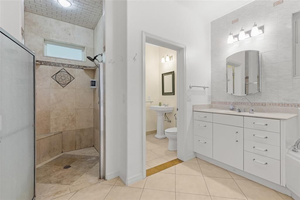 For Sale: $1,495,000 (5 beds, 4 baths, 4333 Square Feet)