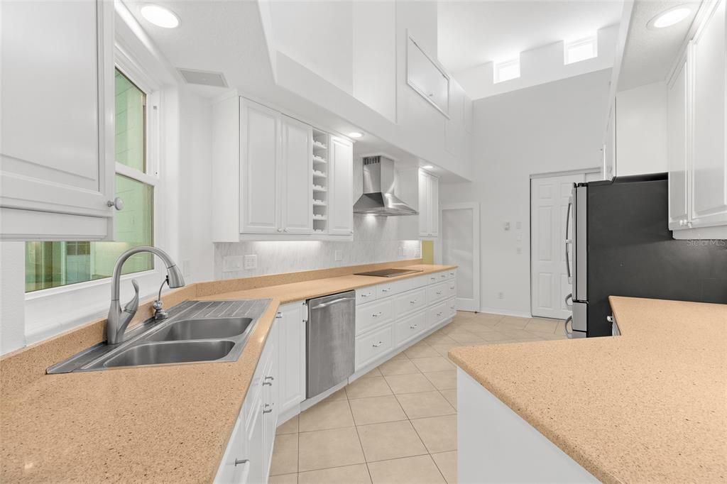 For Sale: $1,495,000 (5 beds, 4 baths, 4333 Square Feet)