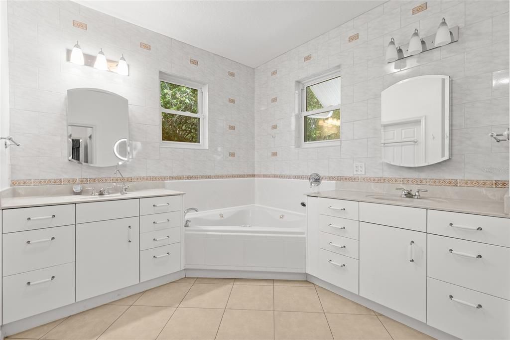 For Sale: $1,495,000 (5 beds, 4 baths, 4333 Square Feet)