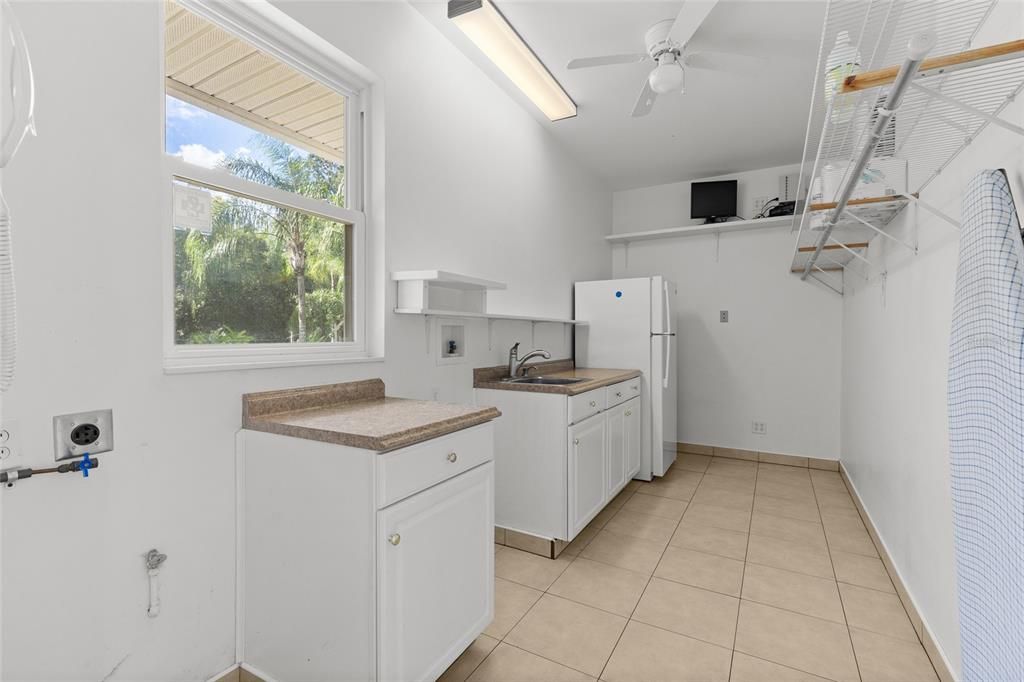 For Sale: $1,495,000 (5 beds, 4 baths, 4333 Square Feet)