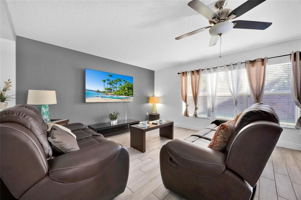 En Venta: $346,000 (3 camas, 2 baños, 1915 Pies cuadrados)