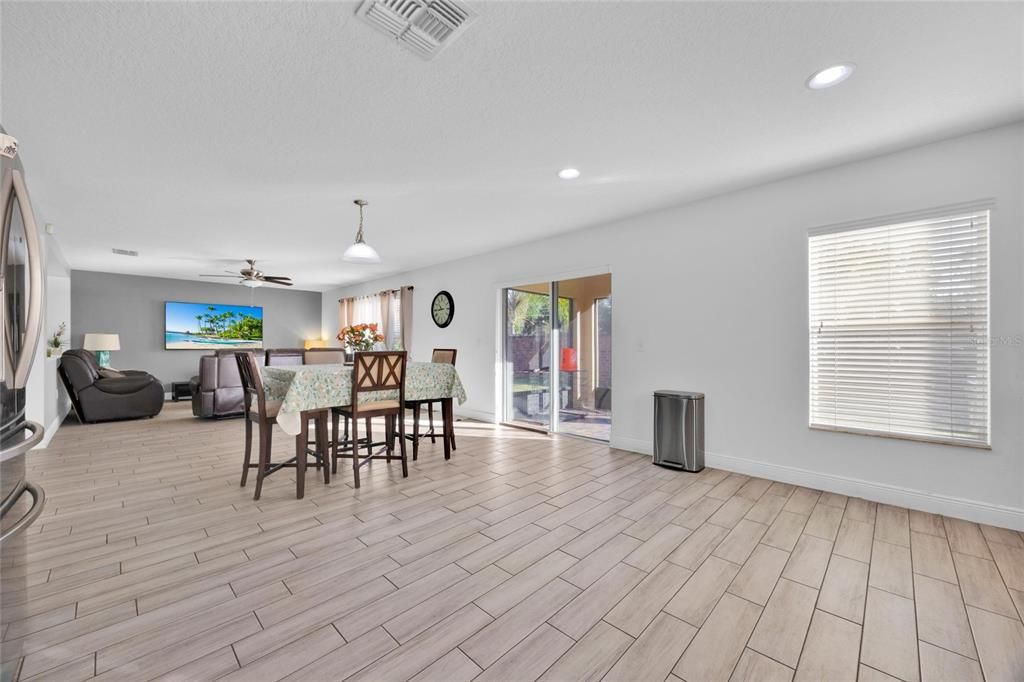 En Venta: $346,000 (3 camas, 2 baños, 1915 Pies cuadrados)