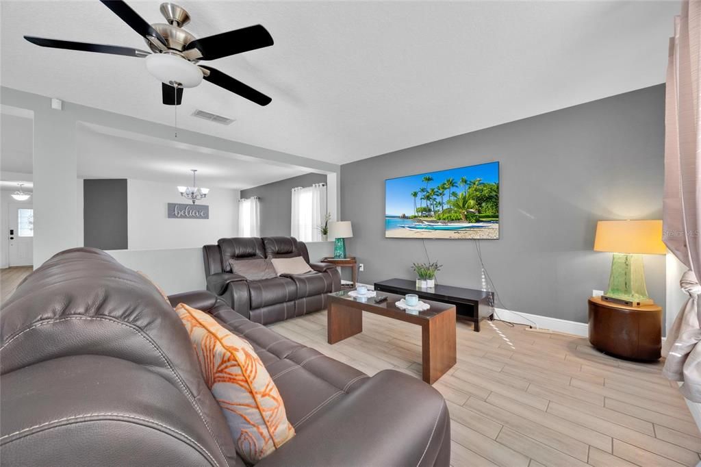 En Venta: $346,000 (3 camas, 2 baños, 1915 Pies cuadrados)