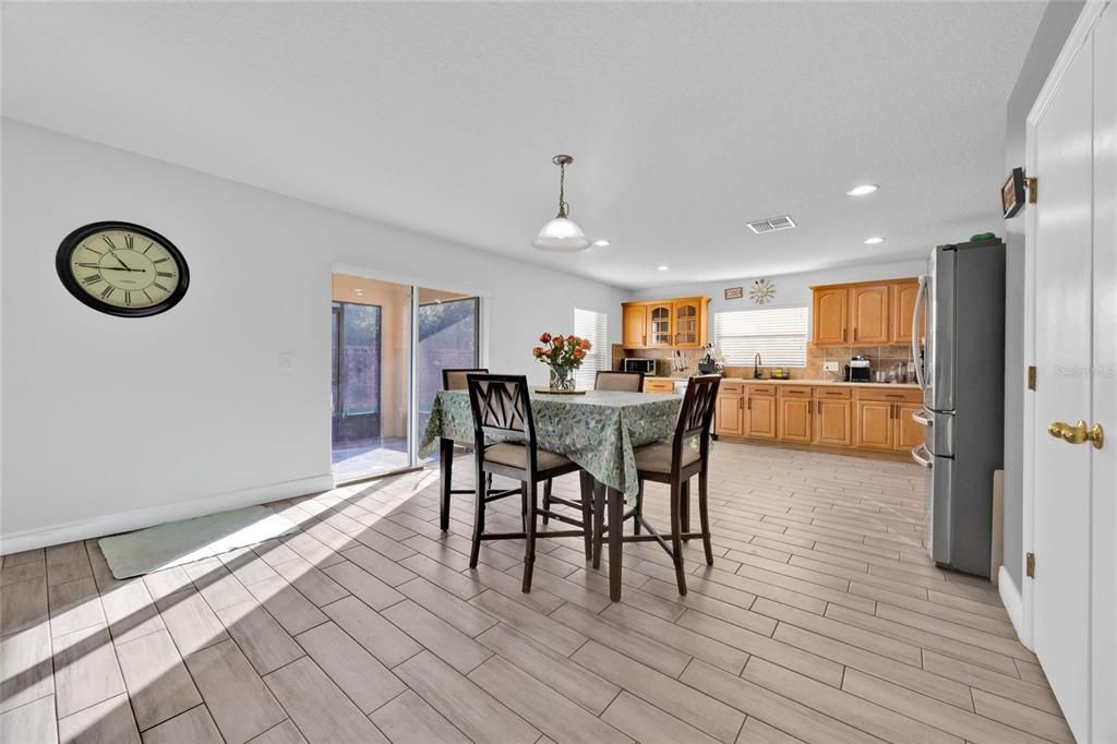 En Venta: $346,000 (3 camas, 2 baños, 1915 Pies cuadrados)