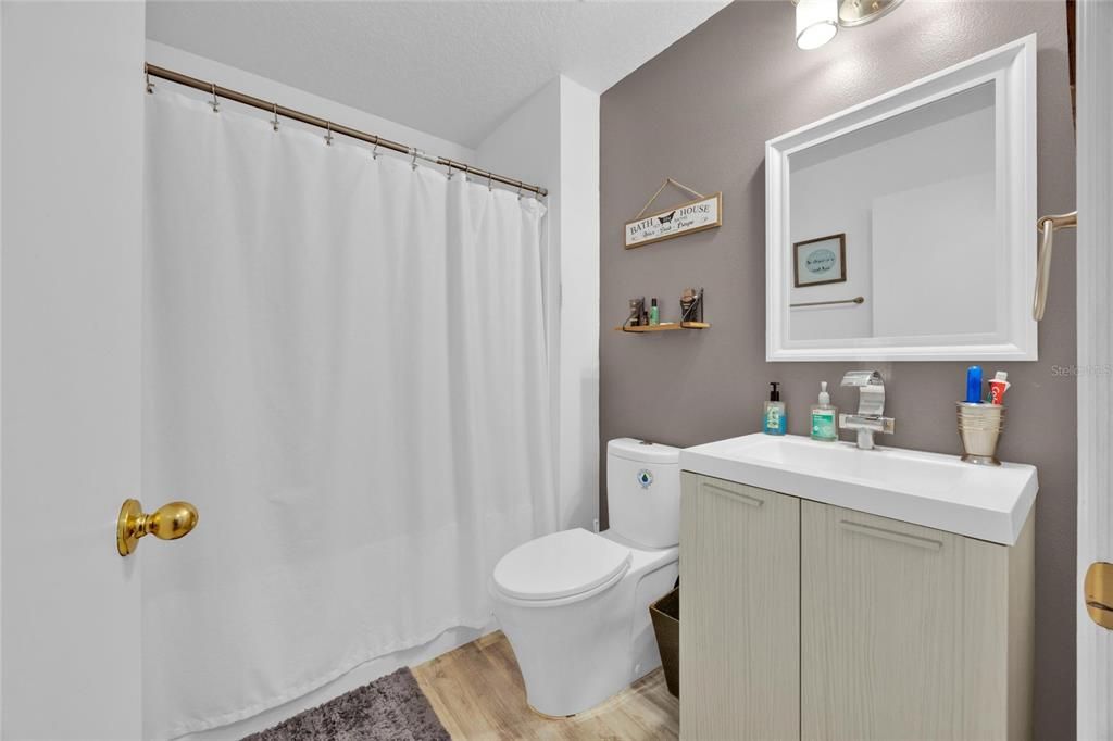 En Venta: $346,000 (3 camas, 2 baños, 1915 Pies cuadrados)