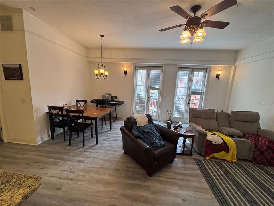 Active With Contract: $395,000 (2 beds, 2 baths, 1036 Square Feet)