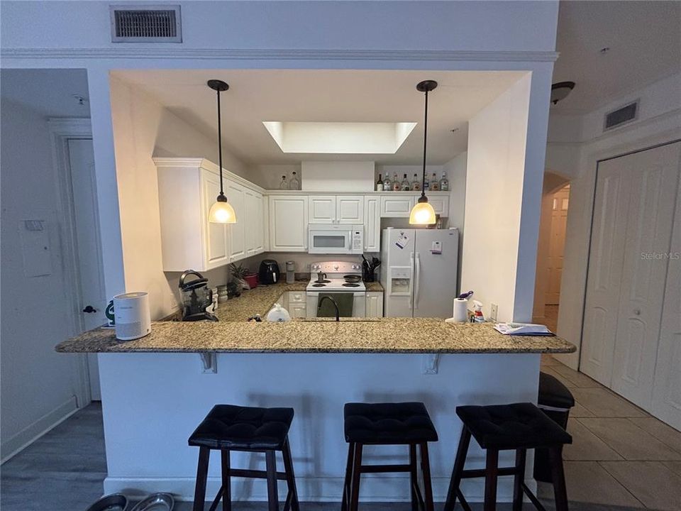 Active With Contract: $395,000 (2 beds, 2 baths, 1036 Square Feet)