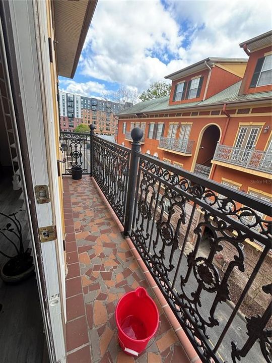 Active With Contract: $395,000 (2 beds, 2 baths, 1036 Square Feet)