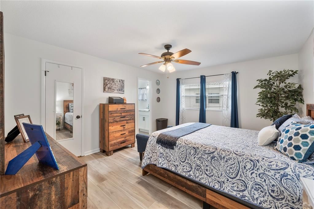 На продажу: $162,000 (2 спален, 2 ванн, 1176 Квадратных фут)