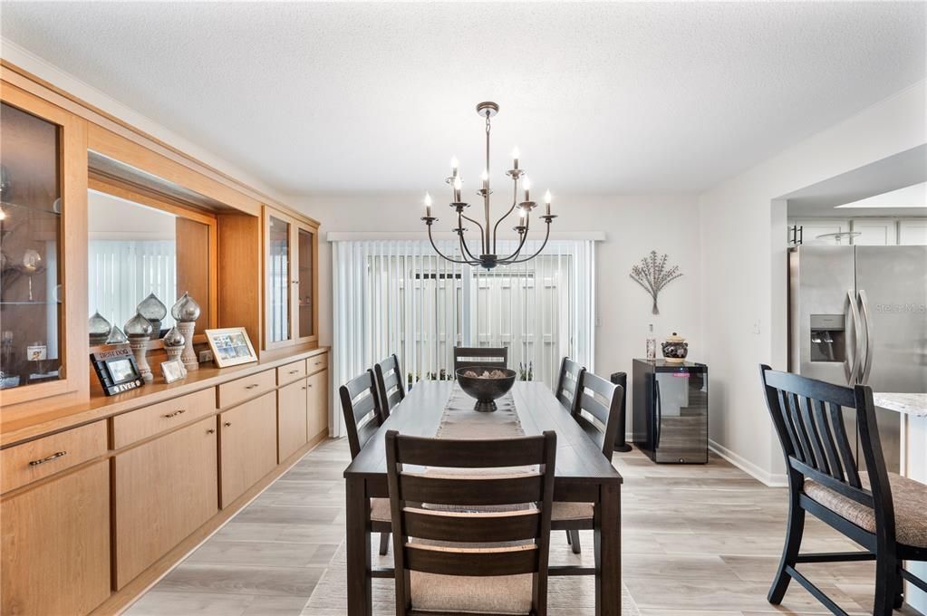 На продажу: $162,000 (2 спален, 2 ванн, 1176 Квадратных фут)