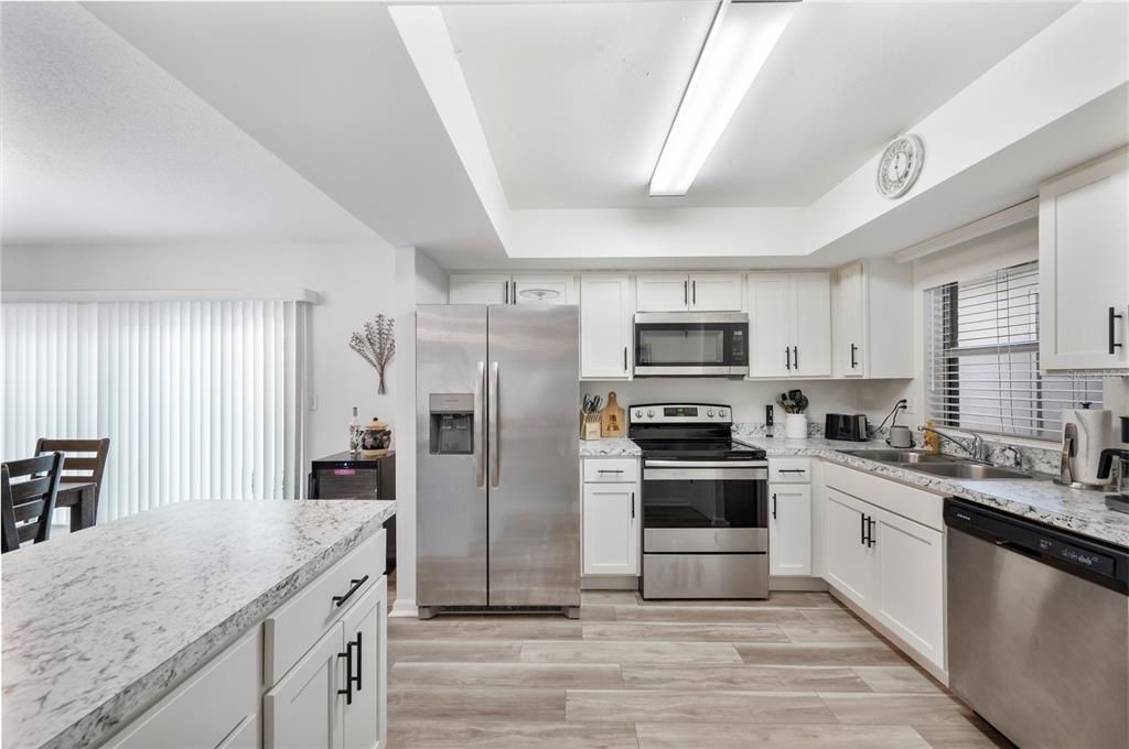 На продажу: $162,000 (2 спален, 2 ванн, 1176 Квадратных фут)