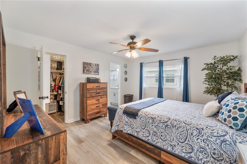 На продажу: $162,000 (2 спален, 2 ванн, 1176 Квадратных фут)