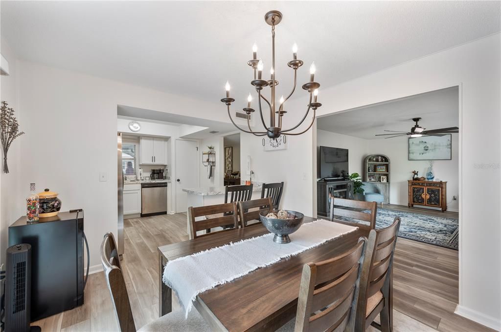 На продажу: $162,000 (2 спален, 2 ванн, 1176 Квадратных фут)