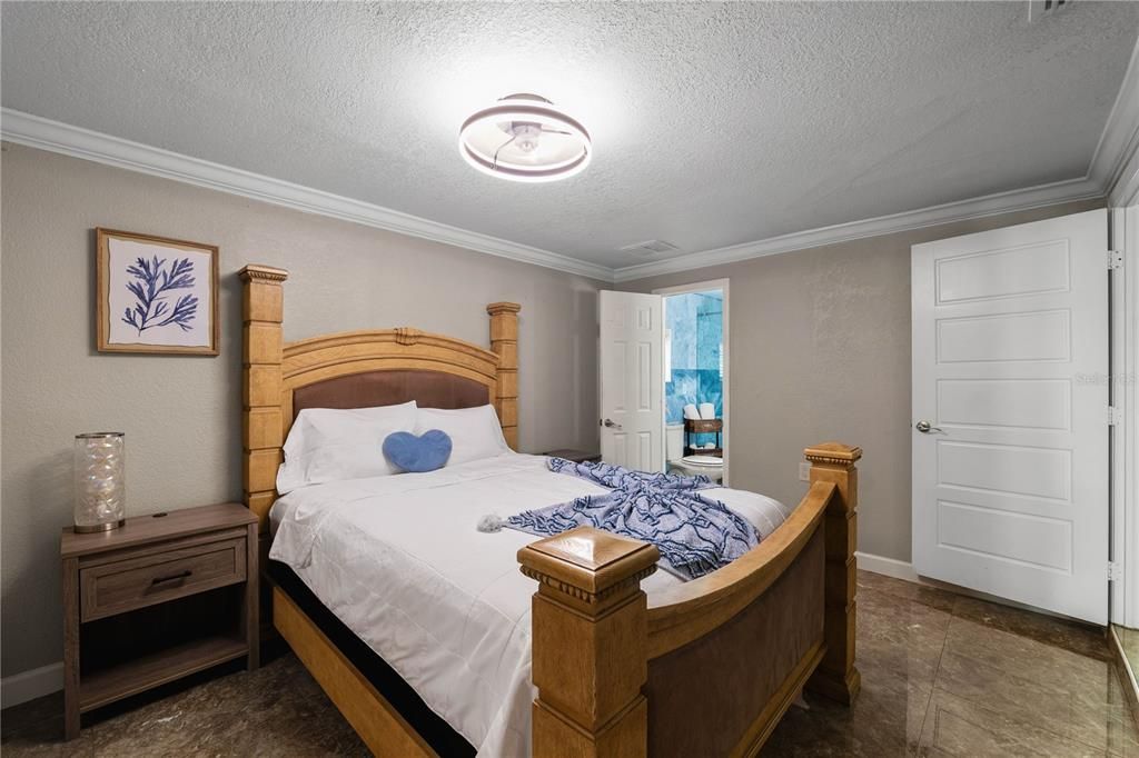 合同活跃: $450,000 (3 贝兹, 3 浴室, 756 平方英尺)