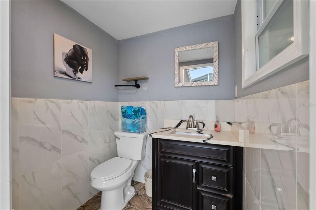 合同活跃: $450,000 (3 贝兹, 3 浴室, 756 平方英尺)